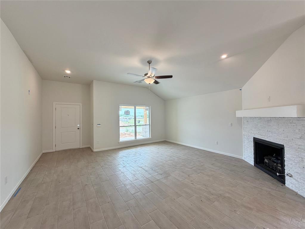 3rd image of 1117 Redwood Creek Dr, Yukon, OK 73099 | MLS# 1240926