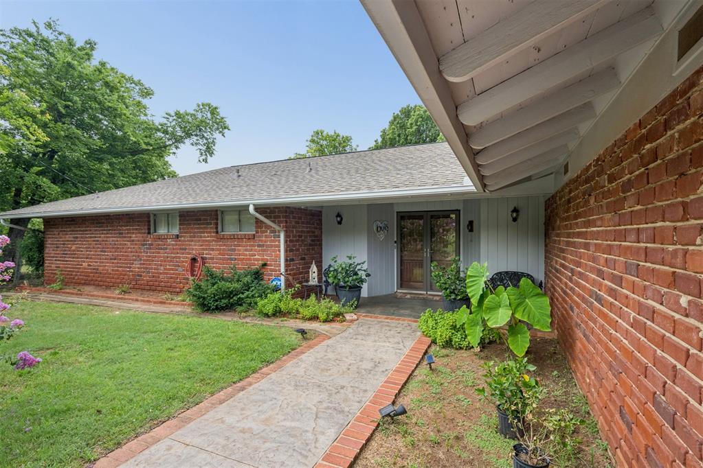 2nd image of 9409 Silver Lake Dr, Oklahoma City, OK 73162 | MLS# 1240982