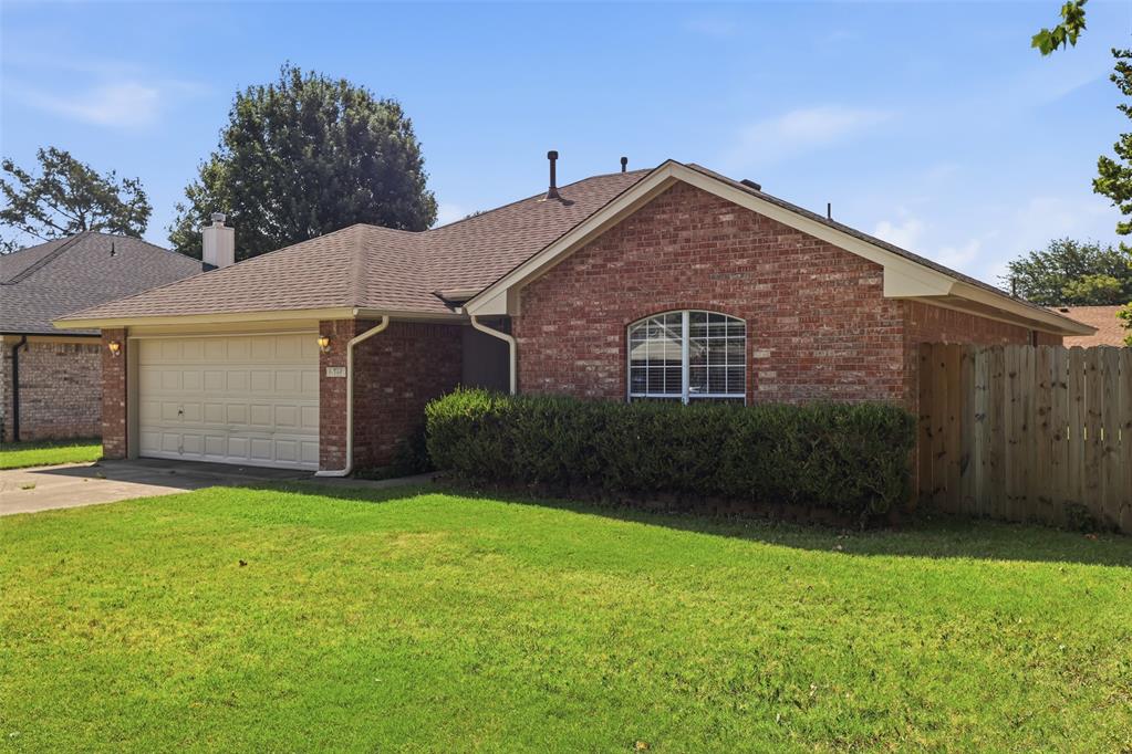 2nd image of 10116 Glascow Dr, Yukon, OK 73099 | MLS# 1241054