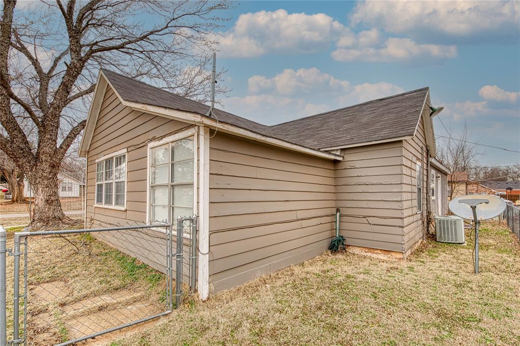 Homes for sale in Weatherford, OK | 400 N 6th St, Weatherford, OK 73096 | MLS# 1241102