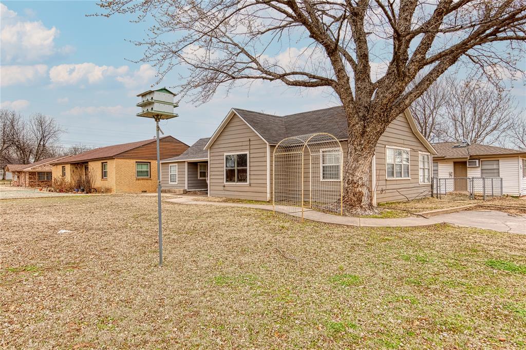 Homes for sale in Weatherford, OK | 400 N 6th St, Weatherford, OK 73096 | MLS# 1241102