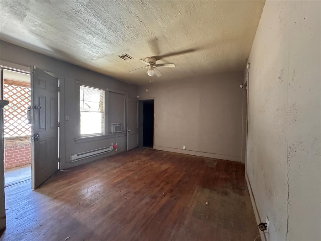 3rd image of 1837 Ne 24Th St, Oklahoma City, OK 73111 | MLS# 1241117