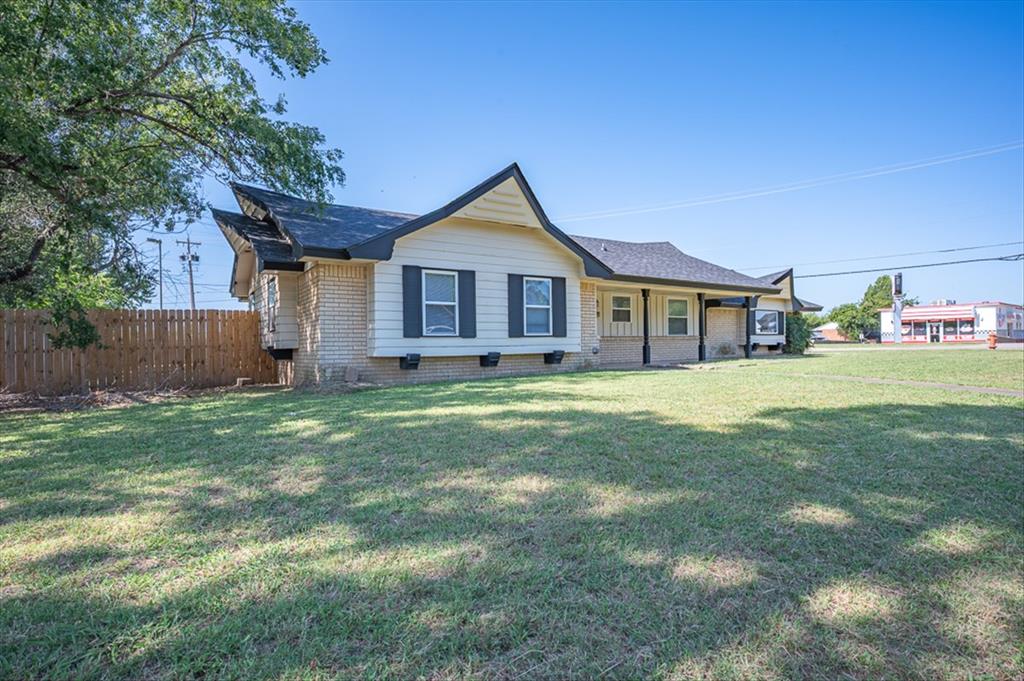 2nd image of 100 Bellaire Dr, Moore, OK 73160 | MLS# 1241190