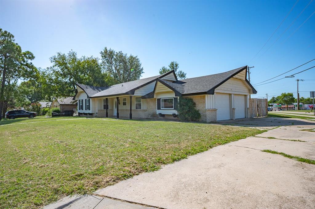 3rd image of 100 Bellaire Dr, Moore, OK 73160 | MLS# 1241190