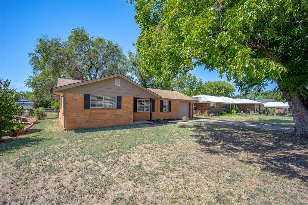 3rd image of 403 Garrett Ave, Lindsay, OK 73052 | MLS# 1241471