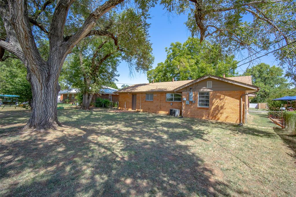 4th image of 403 Garrett Ave, Lindsay, OK 73052 | MLS# 1241471
