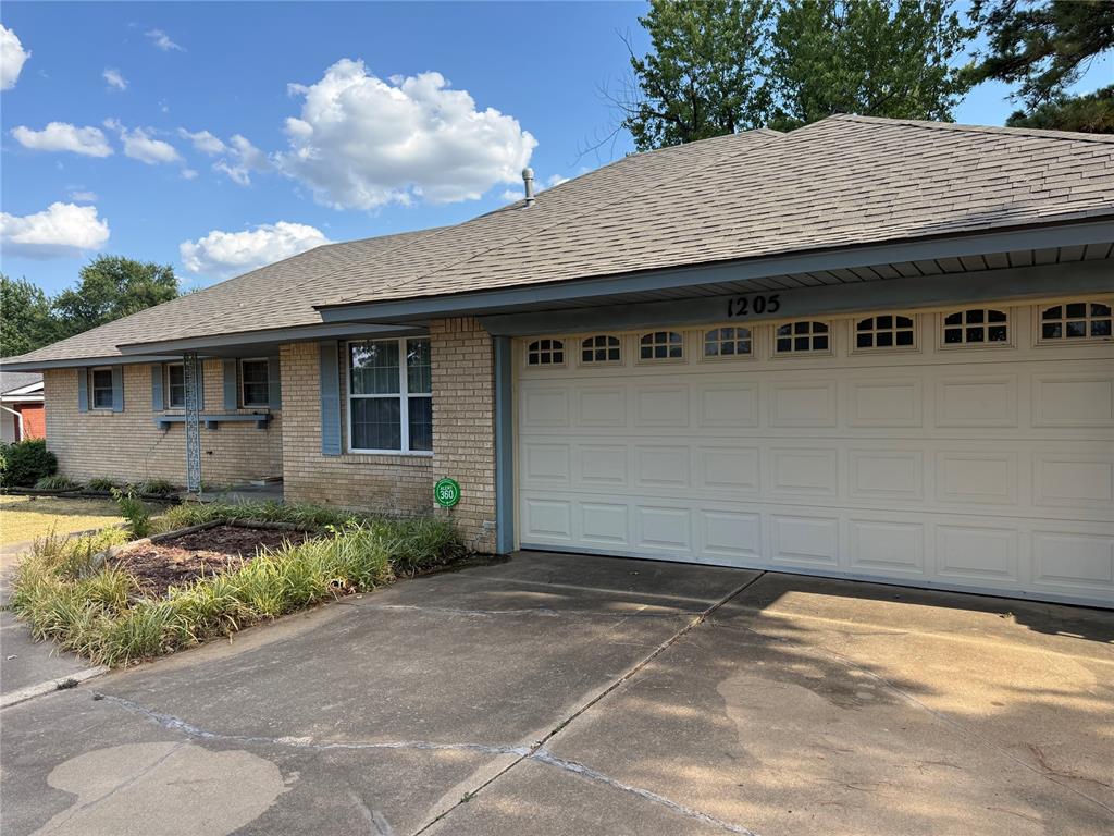 2nd image of 1205 Charles Dr, Shawnee, OK 74804 | MLS# 1241512