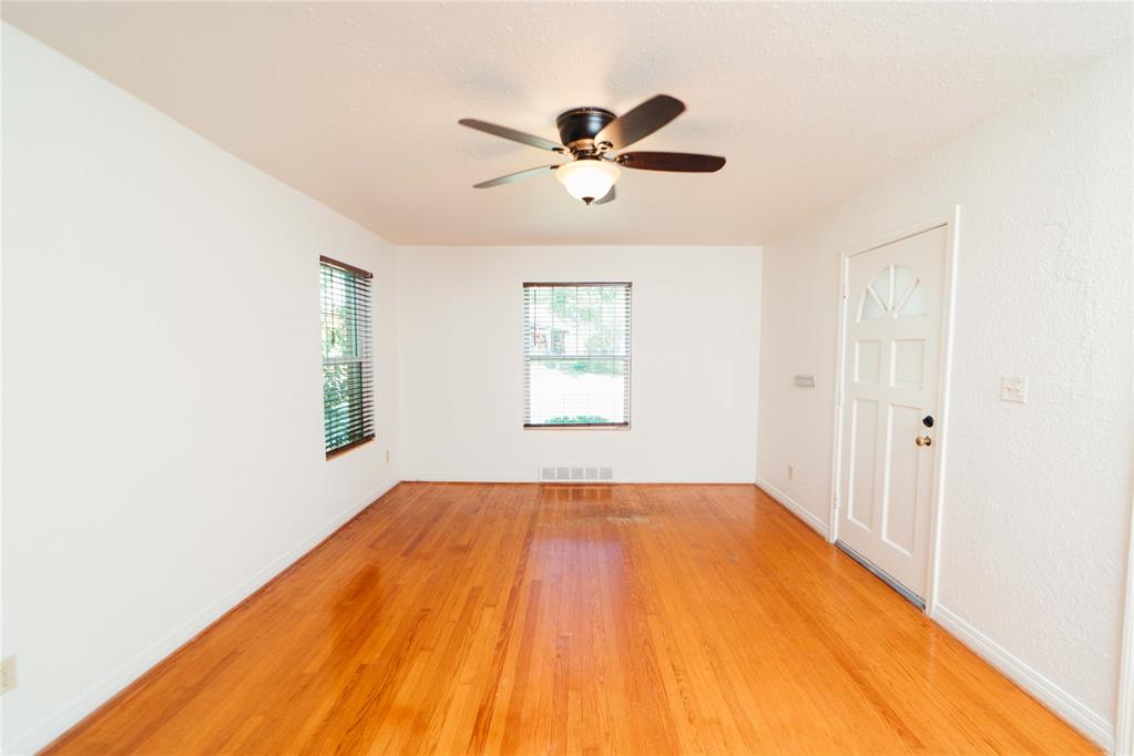 2nd image of 2738 Nw 32nd St, Oklahoma City, OK 73112 | MLS# 1241619
