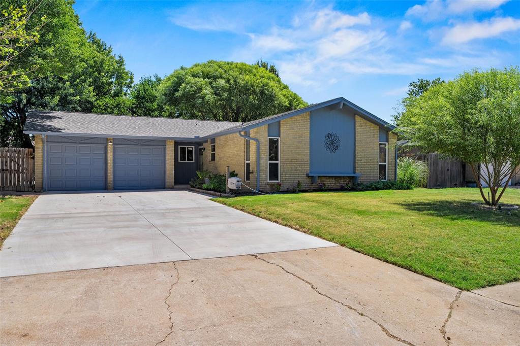 1st image of 725 Ranchoak Dr, Yukon, OK 73099 | MLS# 1241729