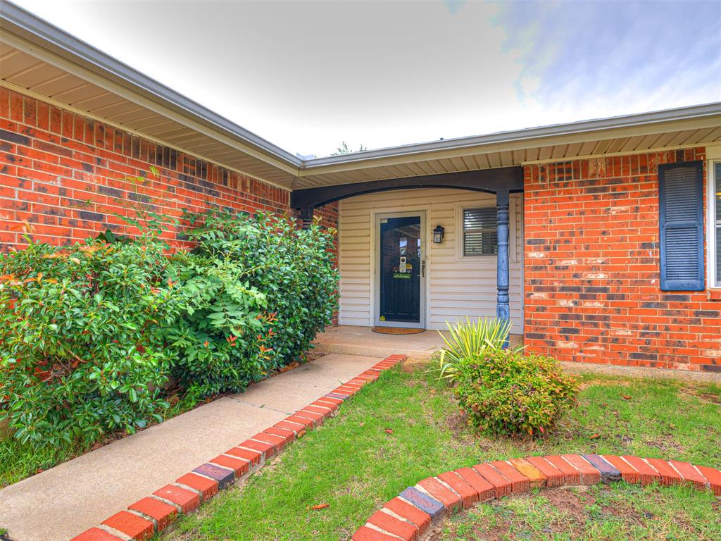 2nd image of 411 Oak Creek Dr, Yukon, OK 73099 | MLS# 1241751