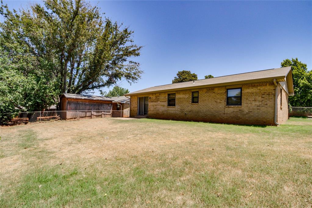 9th image of 1100 Ridgeway Dr, Yukon, OK 73099 | MLS# 1242106