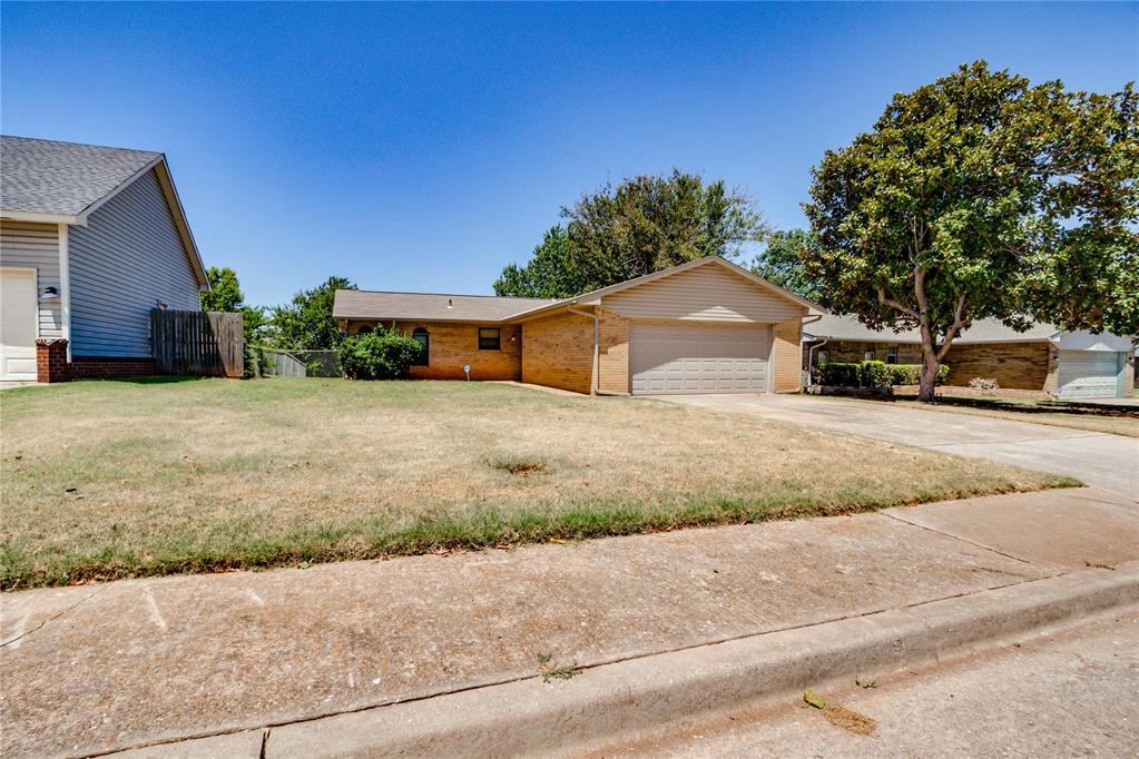 2nd image of 1100 Ridgeway Dr, Yukon, OK 73099 | MLS# 1242106