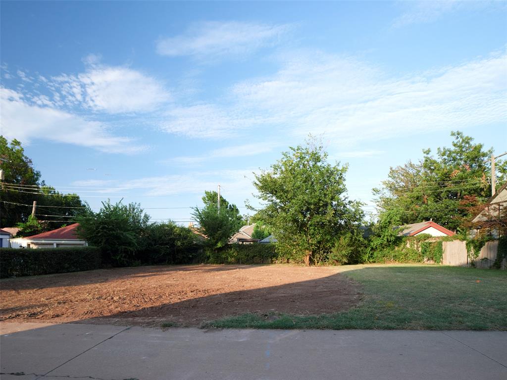 3rd image of 2116 Carey Pl, Oklahoma City, OK 73106 | MLS# 1242117