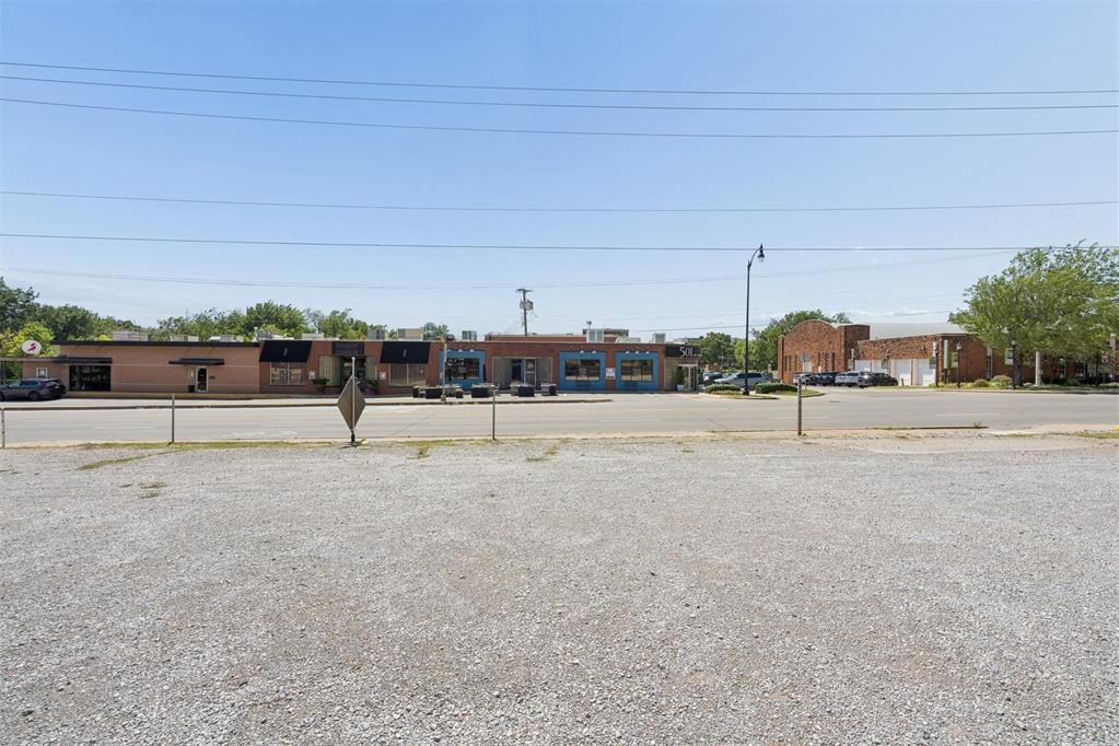 3rd image of 204 E 5Th St #E1, Edmond, OK 73034 | MLS# 1242164