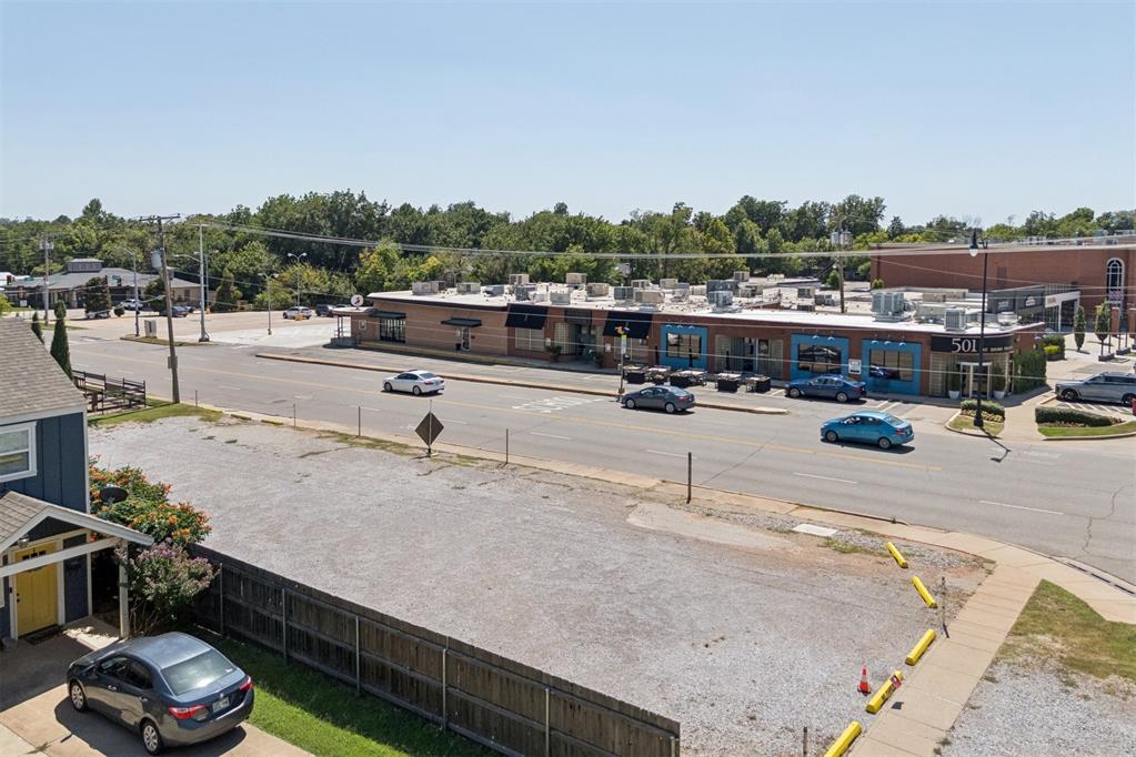 2nd image of 204 E 5th St #E1, Edmond, OK 73034 | MLS# 1242164