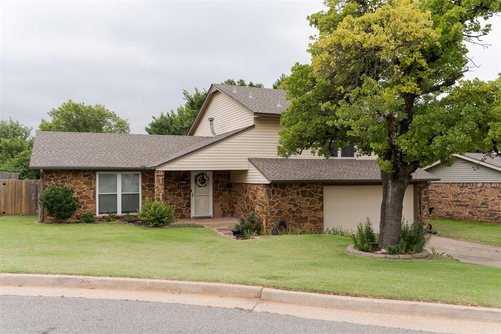 2nd image of 3809 Ne 141st Cir, Edmond, OK 73013 | MLS# 1242472