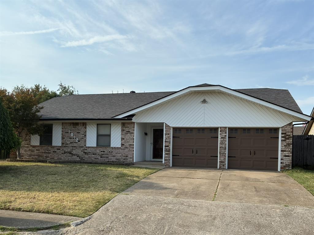 1st image of 1012 Cooper Ln, Yukon, OK 73099 | MLS# 1242477