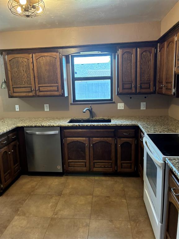 4th image of 1012 Cooper Ln, Yukon, OK 73099 | MLS# 1242477