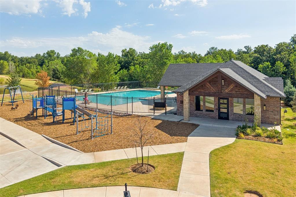 3rd image of 4300 Luke Ln, Edmond, OK 73034 | MLS# 1242627