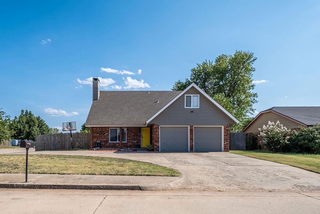 3rd image of 728 Miller Dr, Yukon, OK 73099 | MLS# 1242716