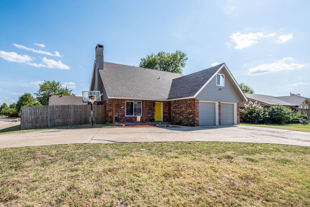 1st image of 728 Miller Dr, Yukon, OK 73099 | MLS# 1242716