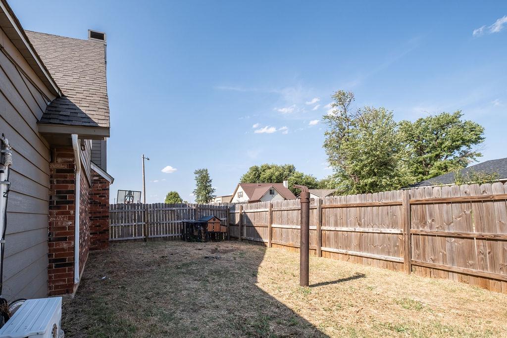 35th image of 728 Miller Dr, Yukon, OK 73099 | MLS# 1242716
