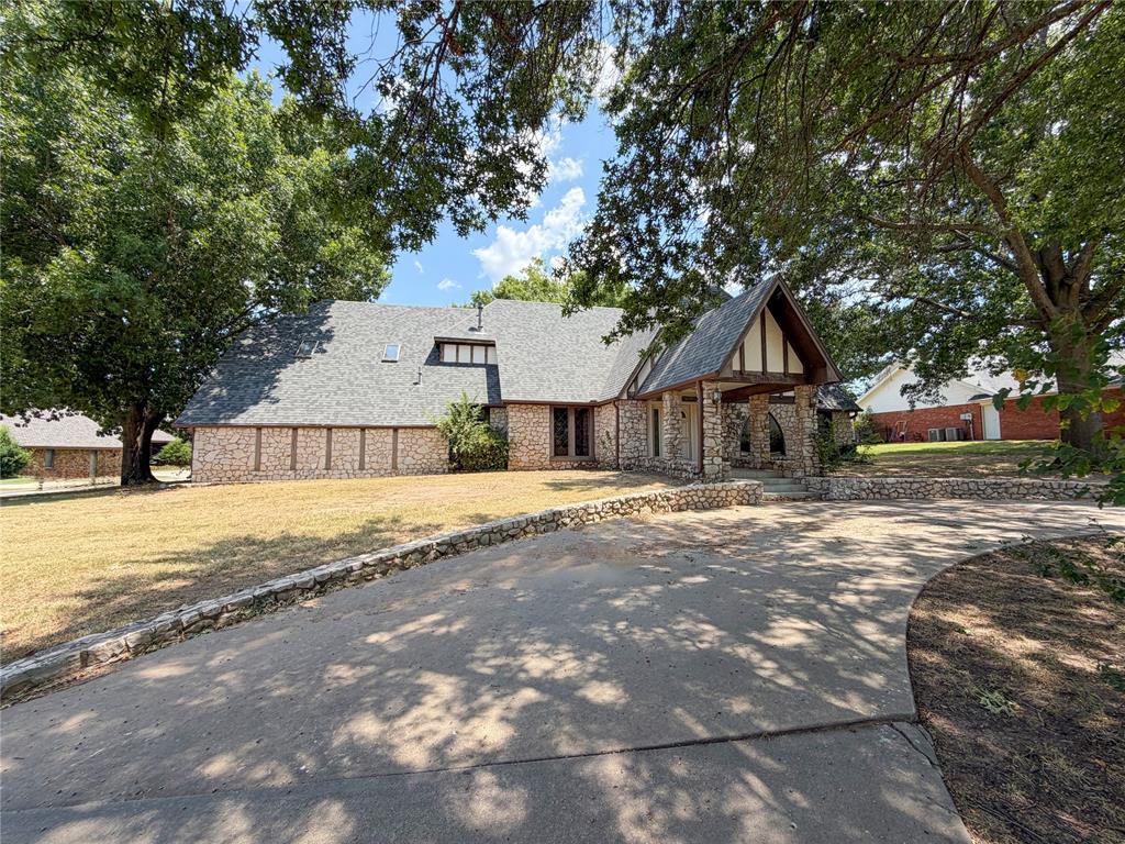2nd image of 2317 Robinwood Cir, Shawnee, OK 74801 | MLS# 1242823