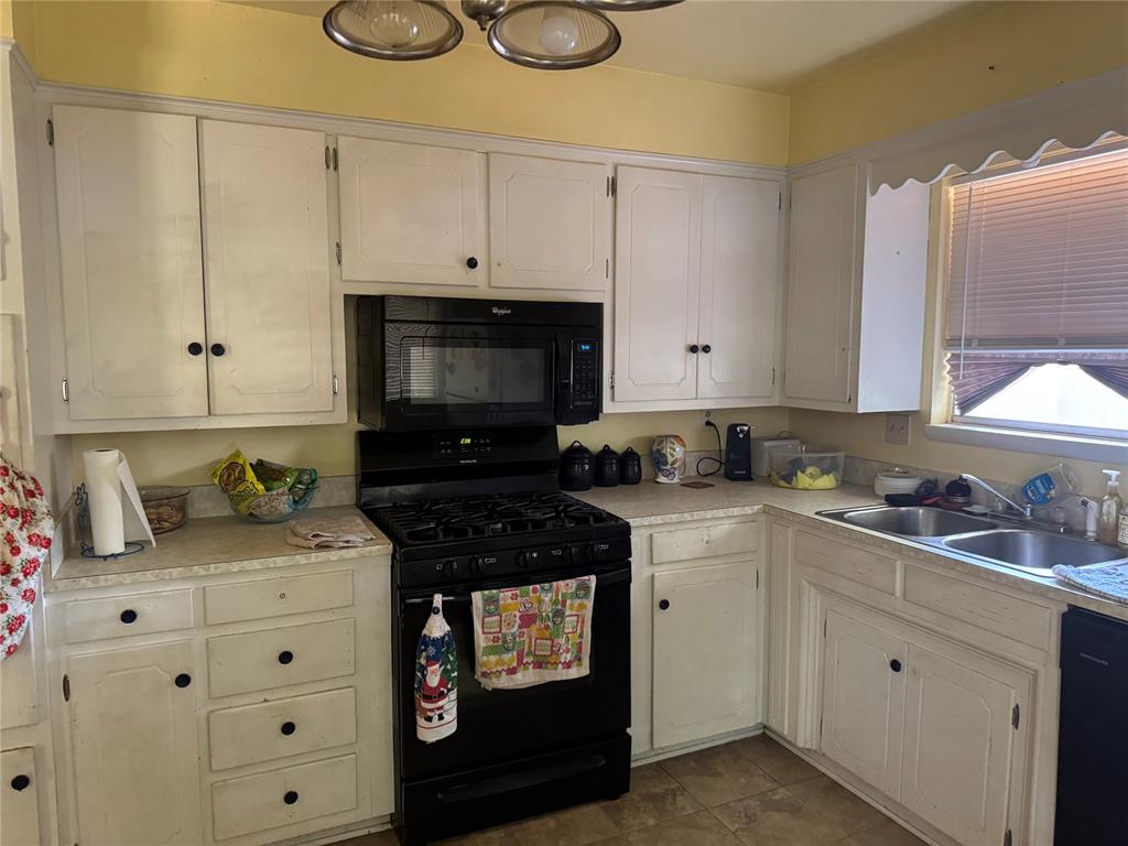 3rd image of 2113 S Boulevard Boulevard, Edmond, OK 73013 | MLS# 1242841