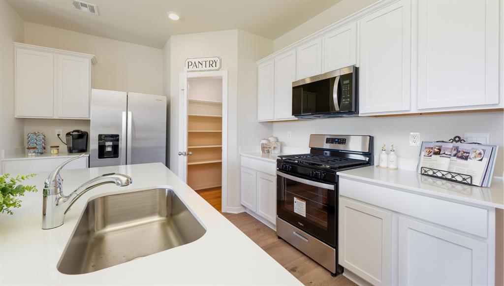 3rd image of 7716 Three Woods Ln, Yukon, OK 73099 | MLS# 1242987