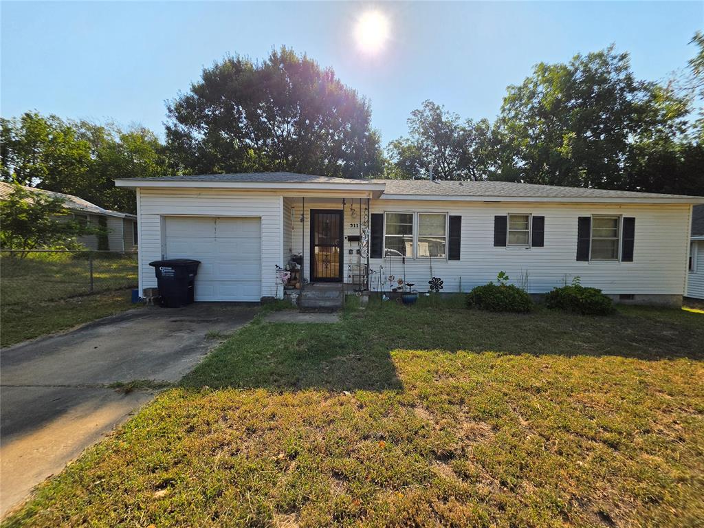 3rd image of 311 N Roosevelt Ave, Shawnee, OK 74801 | MLS# 1243055