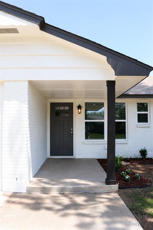 2nd image of 927 Sw 2nd St, Moore, OK 73160 | MLS# 1243061