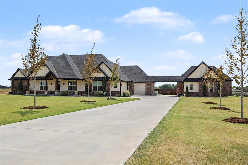 2nd image of 825 S Cimarron Rd, Yukon, OK 73099 | MLS# 1243083