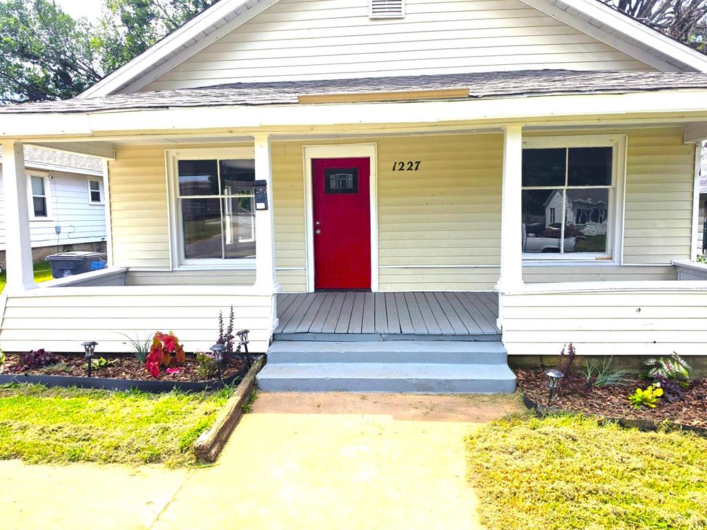 2nd image of 1227 E 11th St, Shawnee, OK 74801 | MLS# 1243099