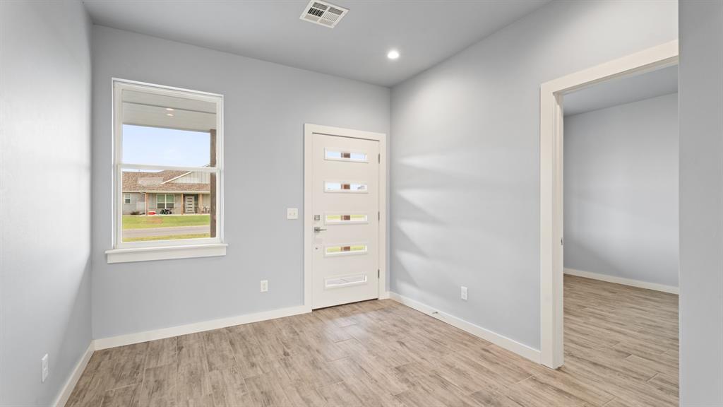 Photo 5 of Sale Pending at 217 Olde Ml Ct, Jones, OK 73049 | MLS# 1243198 | Listing updated on 2026-08-06