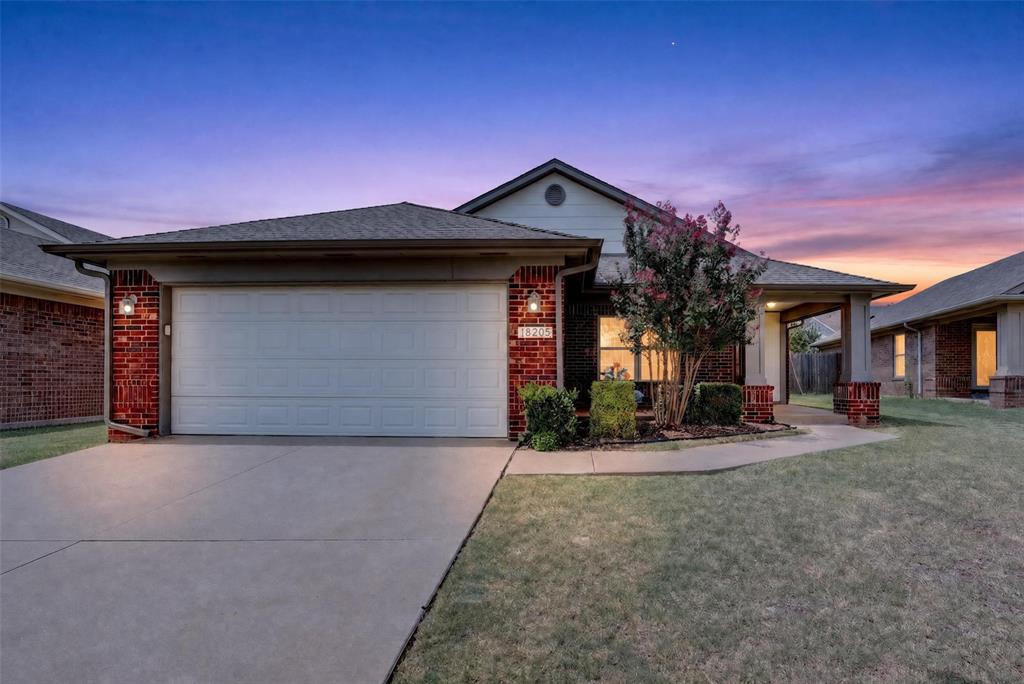 2nd image of 18205 Viento Dr, Edmond, OK 73012 | MLS# 1243261