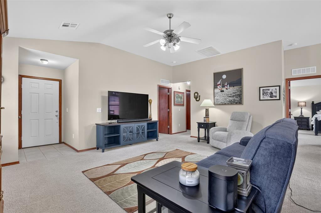 3rd image of 18205 Viento Dr, Edmond, OK 73012 | MLS# 1243261