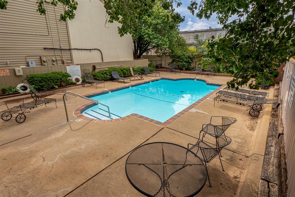 3rd image of 11130 Stratford Dr, Oklahoma, OK 73120