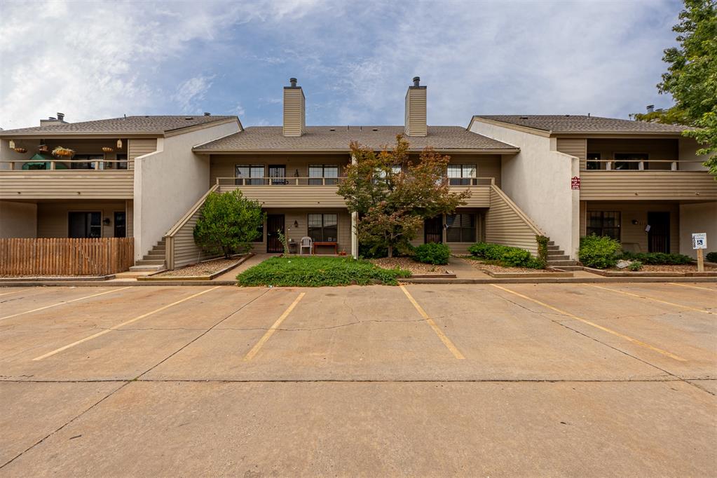 2nd image of 11130 Stratford Dr, Oklahoma, OK 73120