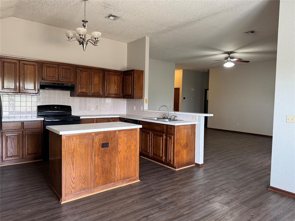 5th image of 420 E Twelve Oaks Ter, Mustang, OK 73064 | MLS# 1243310