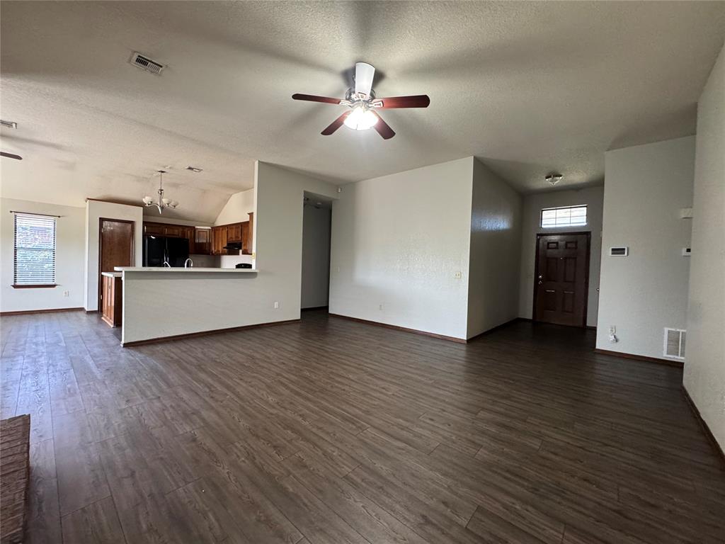 4th image of 420 E Twelve Oaks Ter, Mustang, OK 73064 | MLS# 1243310