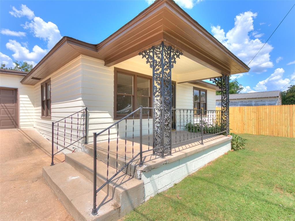 3rd image of 906 W Ridgewood St, Shawnee, OK 74801 | MLS# 1243376