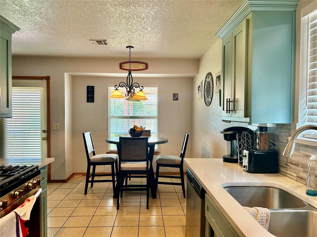 5th image of 1044 Nw 19Th St, Moore, OK 73160 | MLS# 1243414