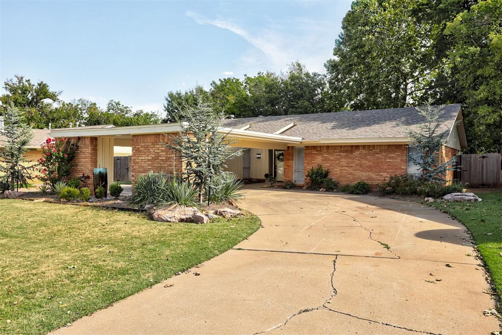3rd image of 3021 Brookhollow Rd, Oklahoma City, OK 73120 | MLS# 1243461
