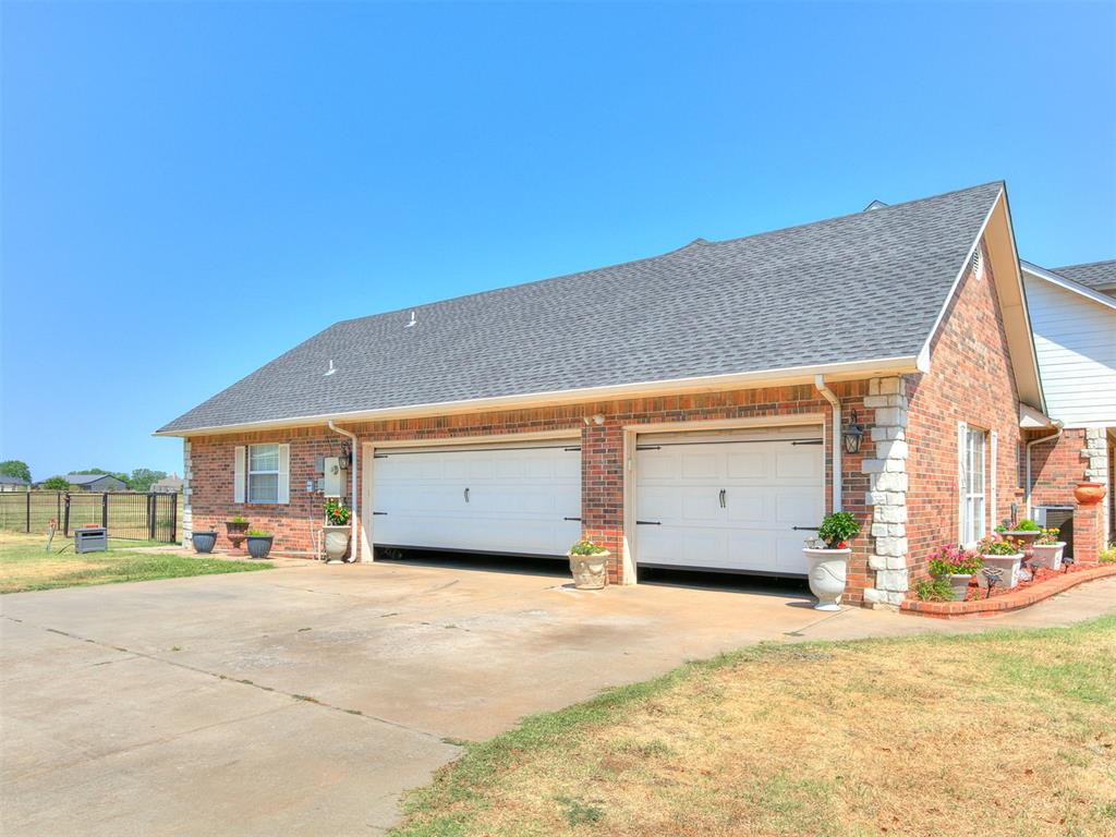 2nd image of 5401 Castle Ridge Dr, Mustang, OK 73064 | MLS# 1243562
