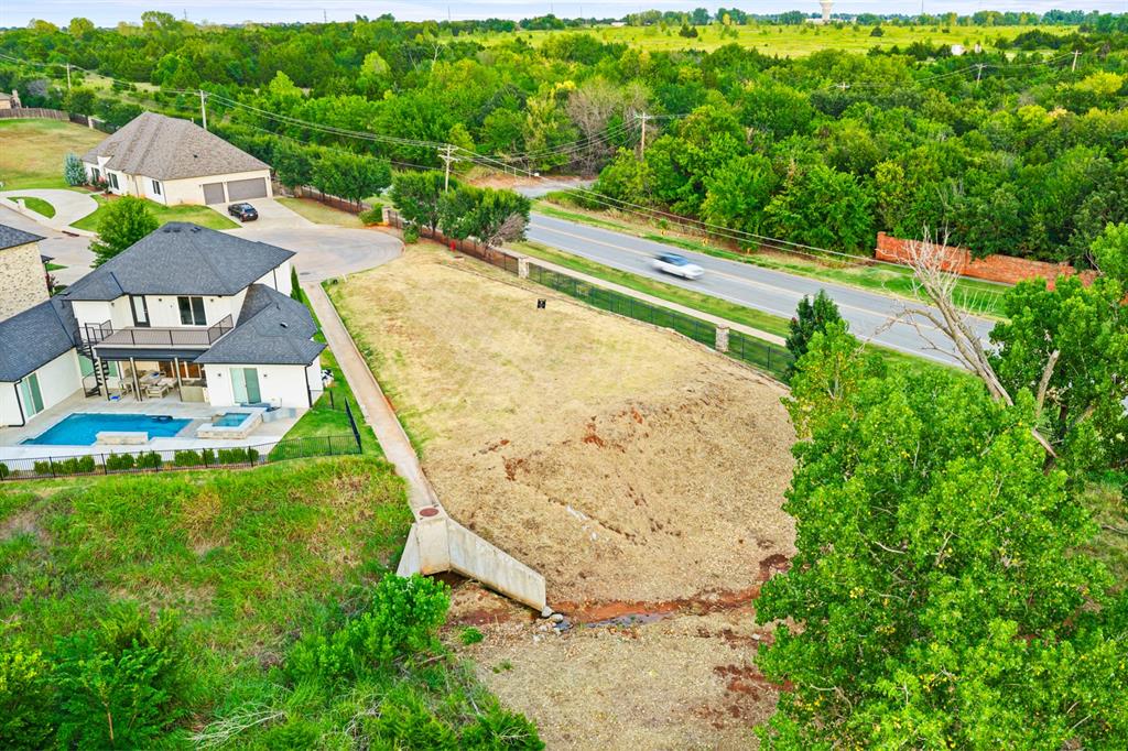 3rd image of 465 Saint Claire Dr, Edmond, OK 73025 | MLS# 1243584