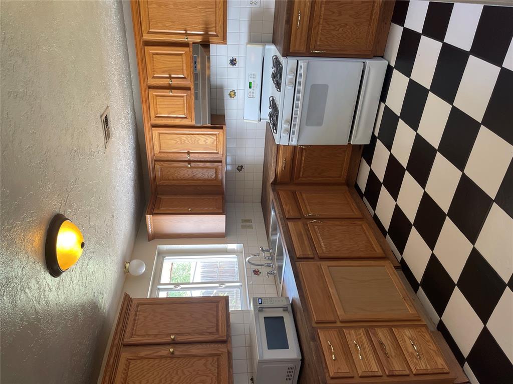 3rd image of 403 Lanes Turn, Edmond, OK 73003 | MLS# 1243603