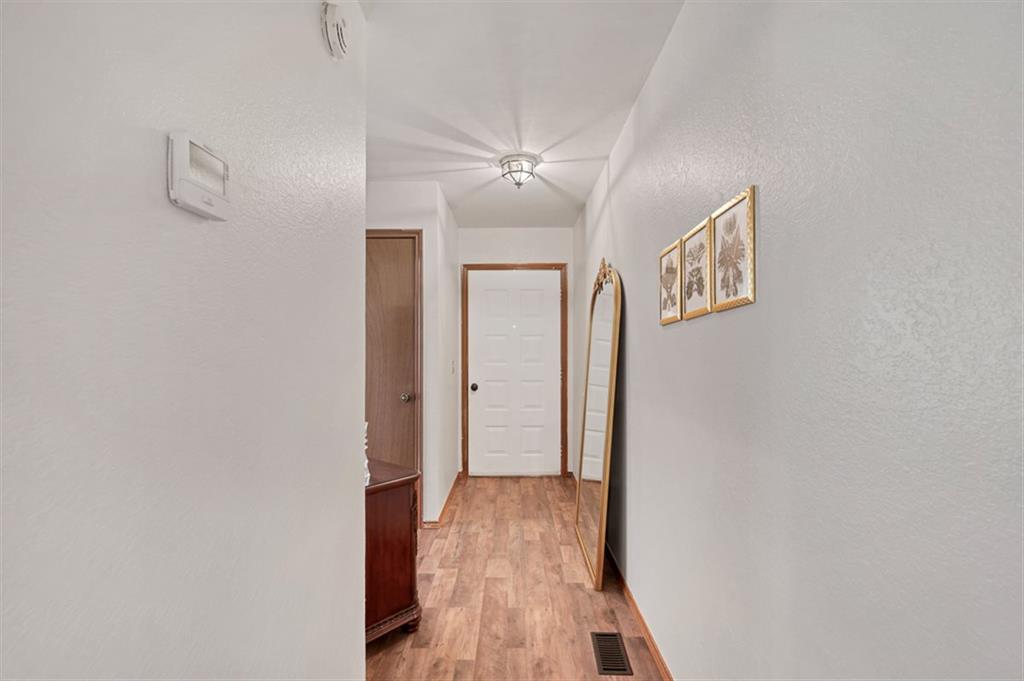 4th image of 311 Glen Dr, Yukon, OK 73099 | MLS# 1243655