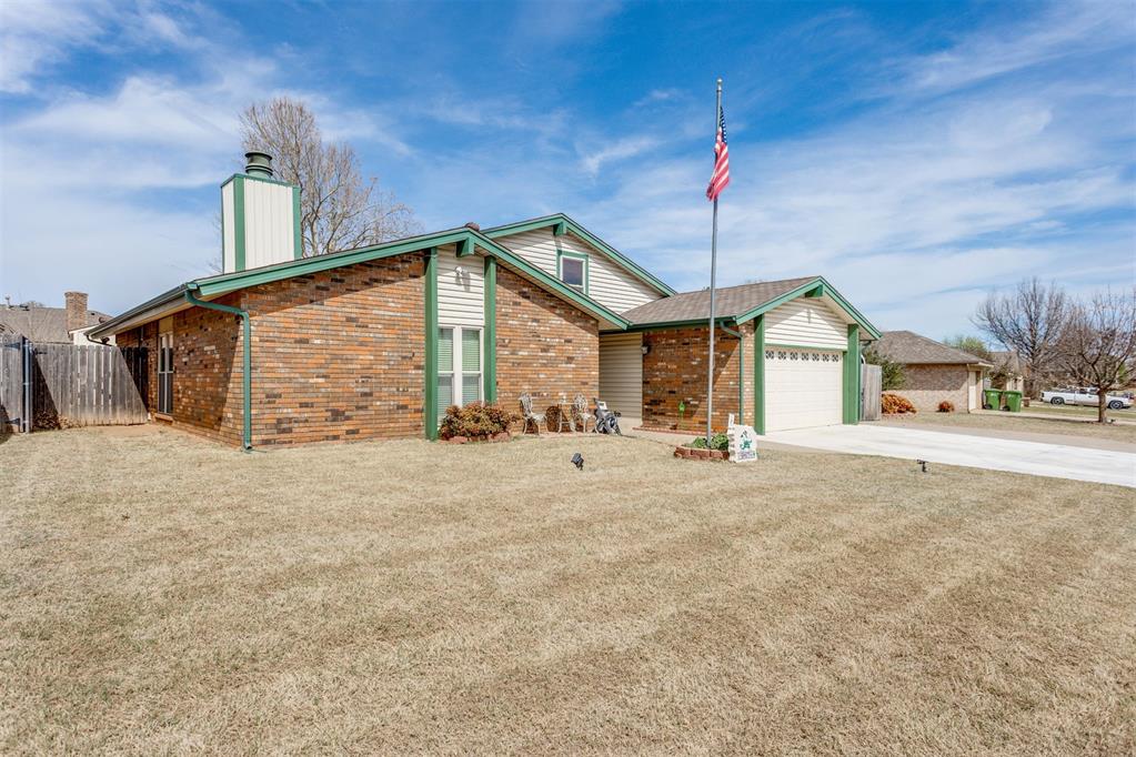 2nd image of 113 E Snowmass Dr, Yukon, OK 73099 | MLS# 1243761