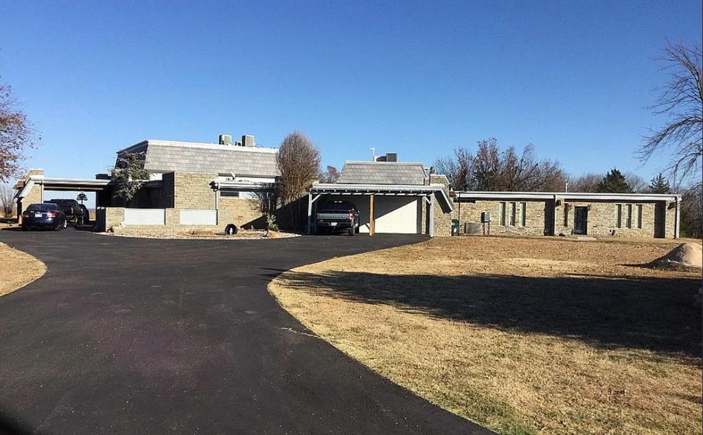 3rd image of 2961 Twin Acres Dr, Norman, OK 73071 | MLS# 1243803