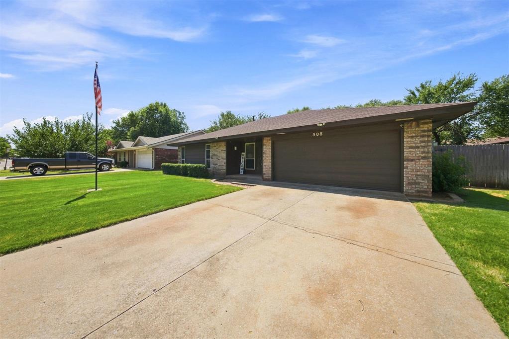 3rd image of 508 Cherryvale Rd, Edmond, OK 73003 | MLS# 1243812